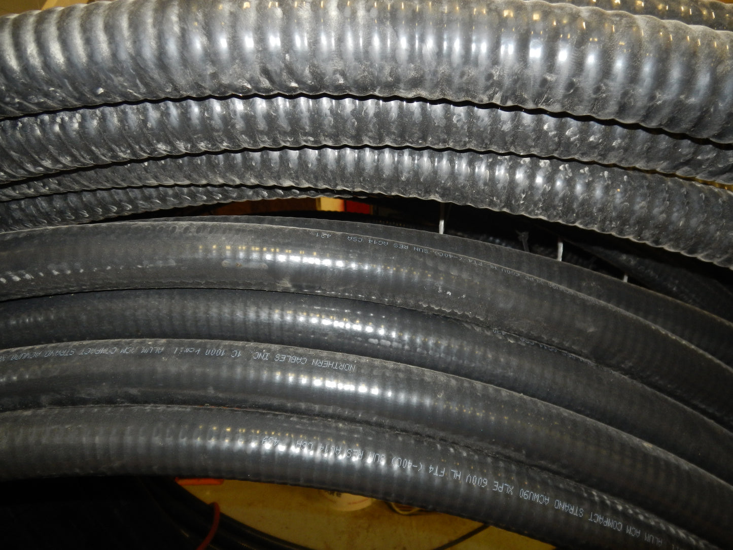 ACWU Building Wire, 1000 MCM, 600V, 1 Conductor, Stranded Bare Aluminum, XLPE, HL-FT4